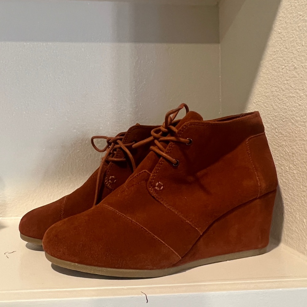 TOMS Lace Up Wedges